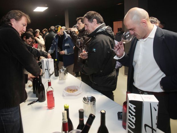 La asociacin de bodegas Provir presenta la aada en la plaza de Abastos de Logroo-47